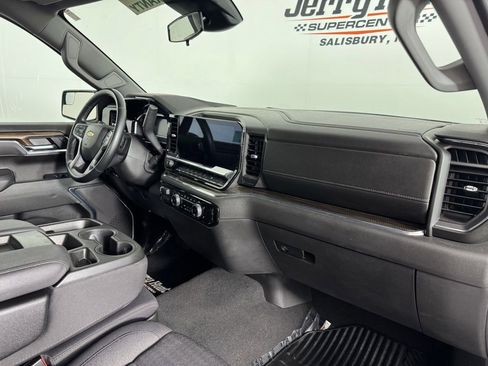 Used 2025 Chevrolet Silverado 1500 LT image 28
