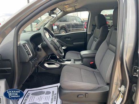 Used 2022 Nissan Frontier SV w/ Technology Package image 9