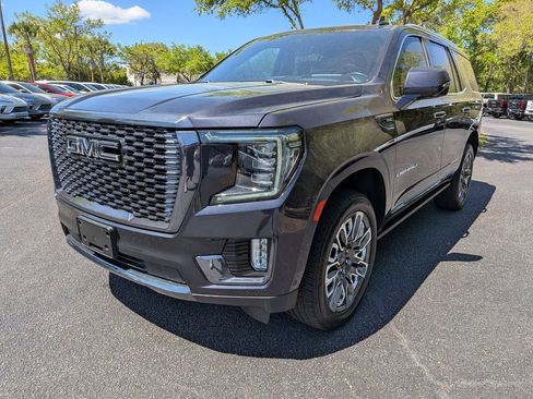 Used 2023 GMC Yukon Denali Ultimate AWD/4WD image 9