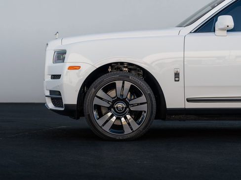 Used 2022 Rolls-Royce Cullinan image 9