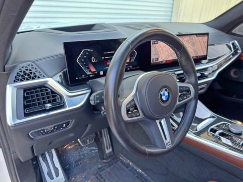 Used 2023 BMW X7 M60i w/ Climate Comfort Package AWD/4WD image 14