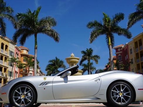 Used 2011 Ferrari California image 33