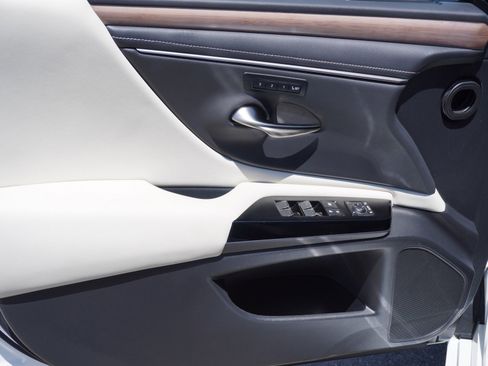 Used 2024 Lexus ES 350 w/ Premium Package FWD image 18