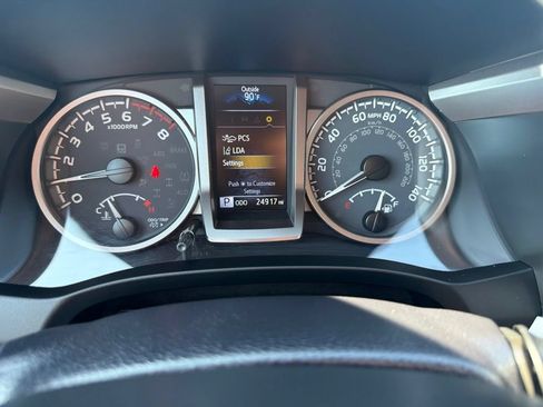 Used 2021 Toyota Tacoma SR5 AWD/4WD image 21