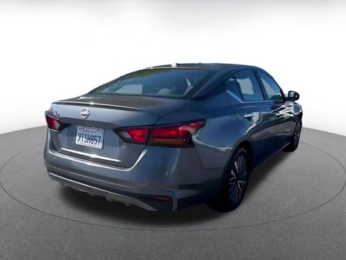 Used 2025 Nissan Altima 2.5 SV image 14