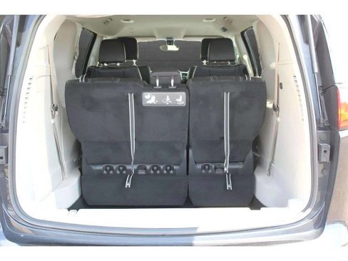 Used 2021 Chrysler Voyager Lxi image 16