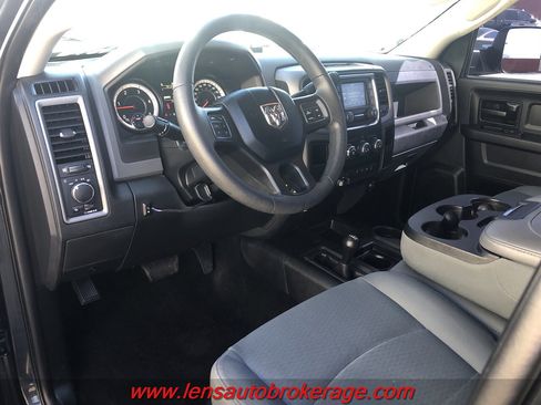 Used 2018 RAM 2500 Tradesman w/ Chrome Appearance Group image 10