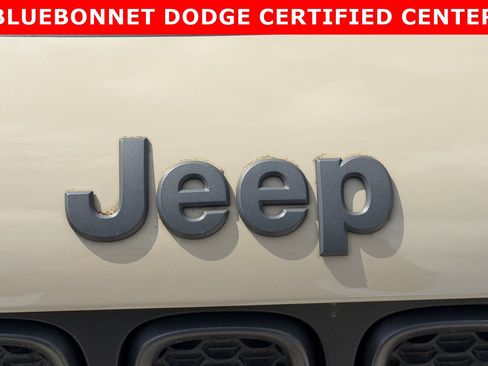 Used 2017 Jeep Renegade Trailhawk AWD/4WD image 15