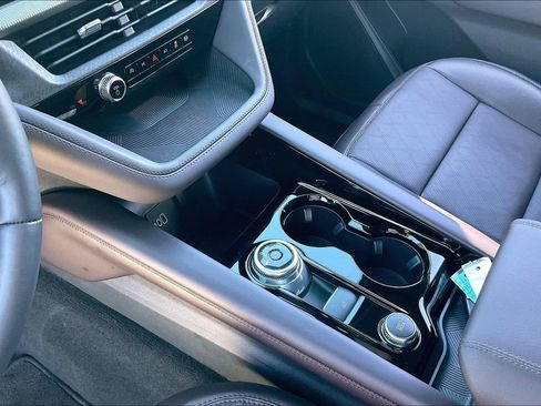 Used 2026 Ford Explorer Platinum image 15