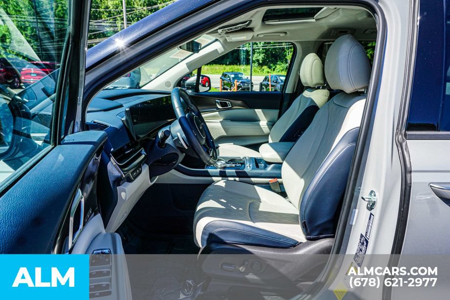 Used 2025 Kia Carnival SX w/ SX Dark Edition Package FWD image 18