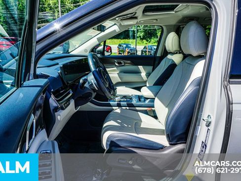 Used 2025 Kia Carnival SX w/ SX Dark Edition Package FWD image 18