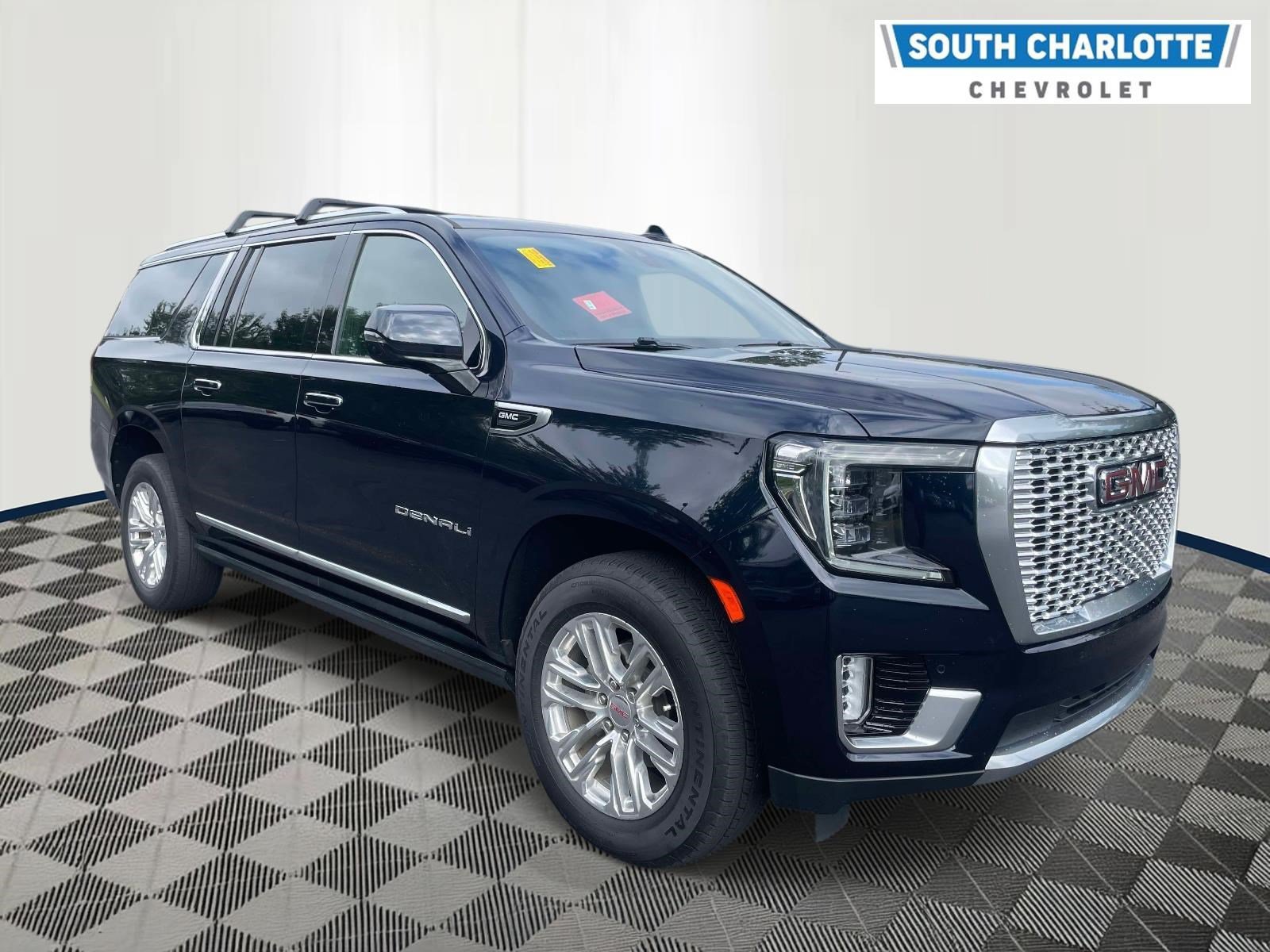 Used 2021 GMC Yukon XL Denali w/ Denali Premium Package AWD/4WD image 3