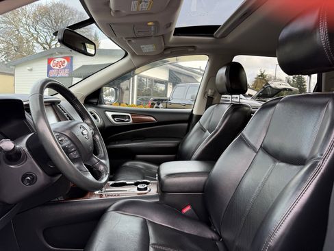 Used 2018 Nissan Pathfinder Platinum image 18