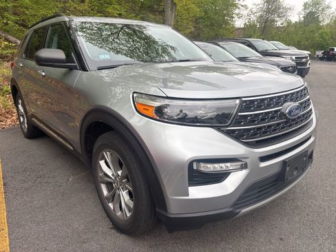 Used 2023 Ford Explorer XLT w/ Equipment Group 202A AWD/4WD image 3