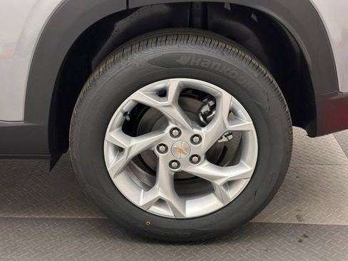 New 2026 Chevrolet Trax LS w/ LS Convenience Package FWD image 19