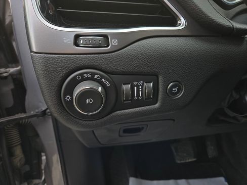 Used 2019 Jeep Cherokee Limited w/ Technology Group image 15