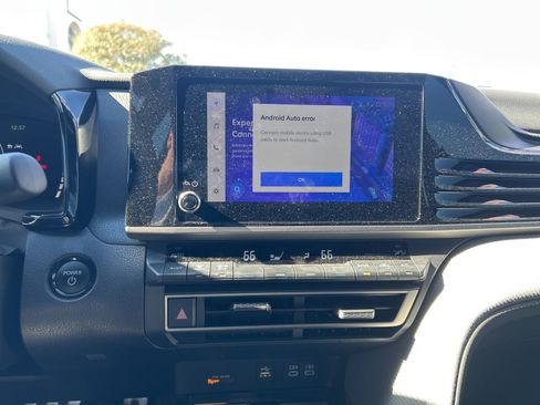 Used 2025 Toyota Camry SE w/ Convenience Package image 17