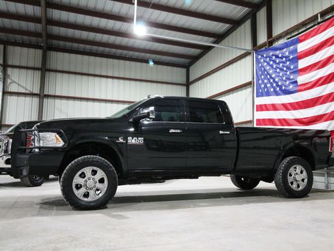 Used 2017 RAM 2500 Laramie w/ Convenience Group image 5