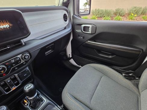 Used 2024 Jeep Wrangler Unlimited Sahara image 38