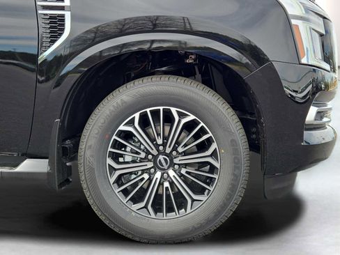 Used 2025 Nissan Armada SL w/ Captain's Chari Seat Package image 11