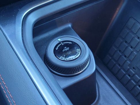 Used 2025 Ford Expedition Active image 24