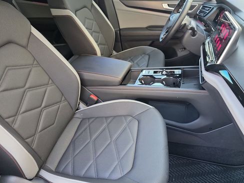 New 2026 Volkswagen Atlas Peak Edition image 13