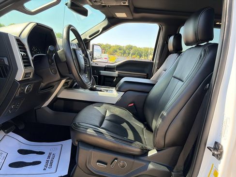 Used 2018 Ford F150 Lariat w/ Equipment Group 502A Luxury AWD/4WD image 17