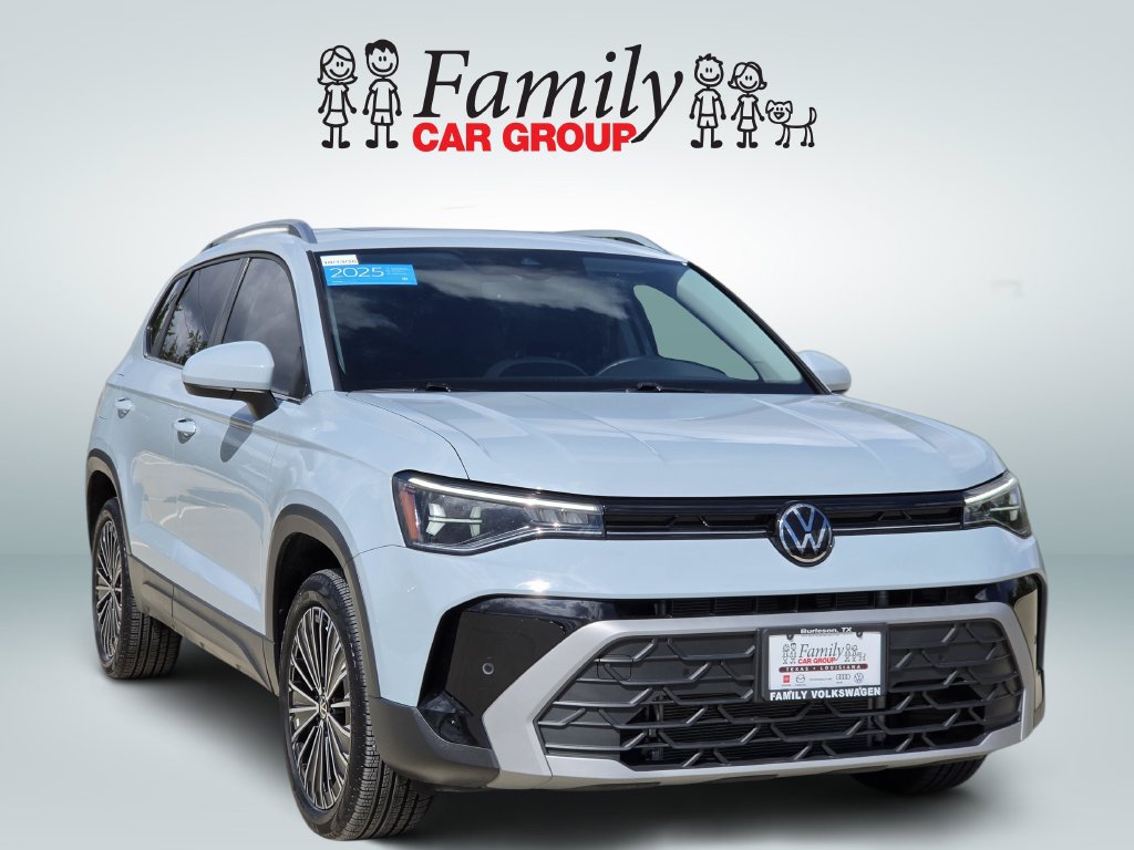 Used 2025 Volkswagen Taos SE FWD image 2