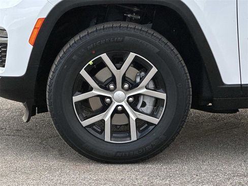 New 2025 Jeep Grand Cherokee Limited image 8