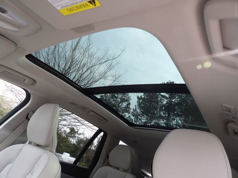 Certified 2023 Volvo XC90 B5 Core w/ Protection Package Premier image 17