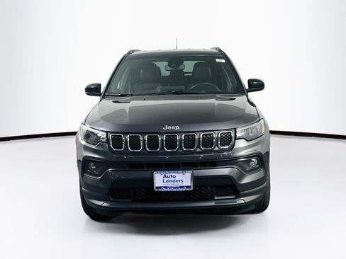 Used 2023 Jeep Compass Latitude AWD/4WD image 2
