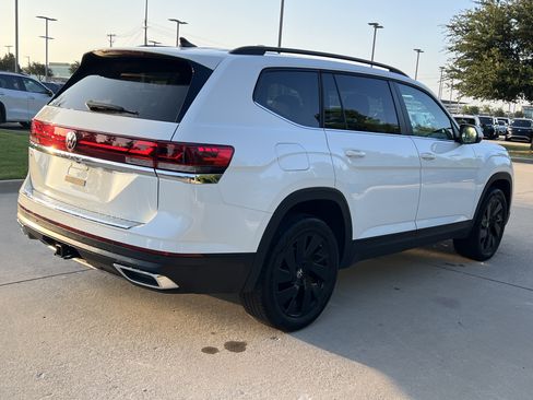 Used 2025 Volkswagen Atlas SE w/ Panoramic Sunroof Package FWD image 9