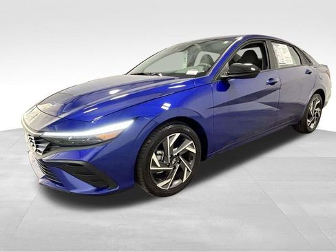 Certified 2025 Hyundai Elantra Sport FWD image 5