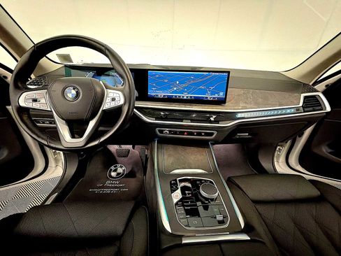 Used 2024 BMW X7 xDrive40i w/ Parking Assistance Package image 16