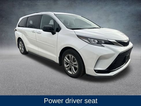 Used 2022 Toyota Sienna XSE image 7