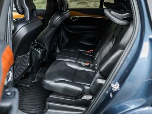 Used 2021 Volvo XC90 T6 Momentum w/ Protection Package image 20