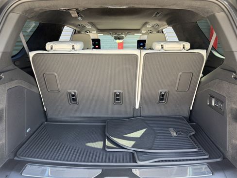 Used 2025 Cadillac Escalade V w/ LPO, ONYX Package image 32