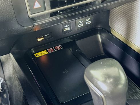 Used 2025 Toyota Camry SE image 29