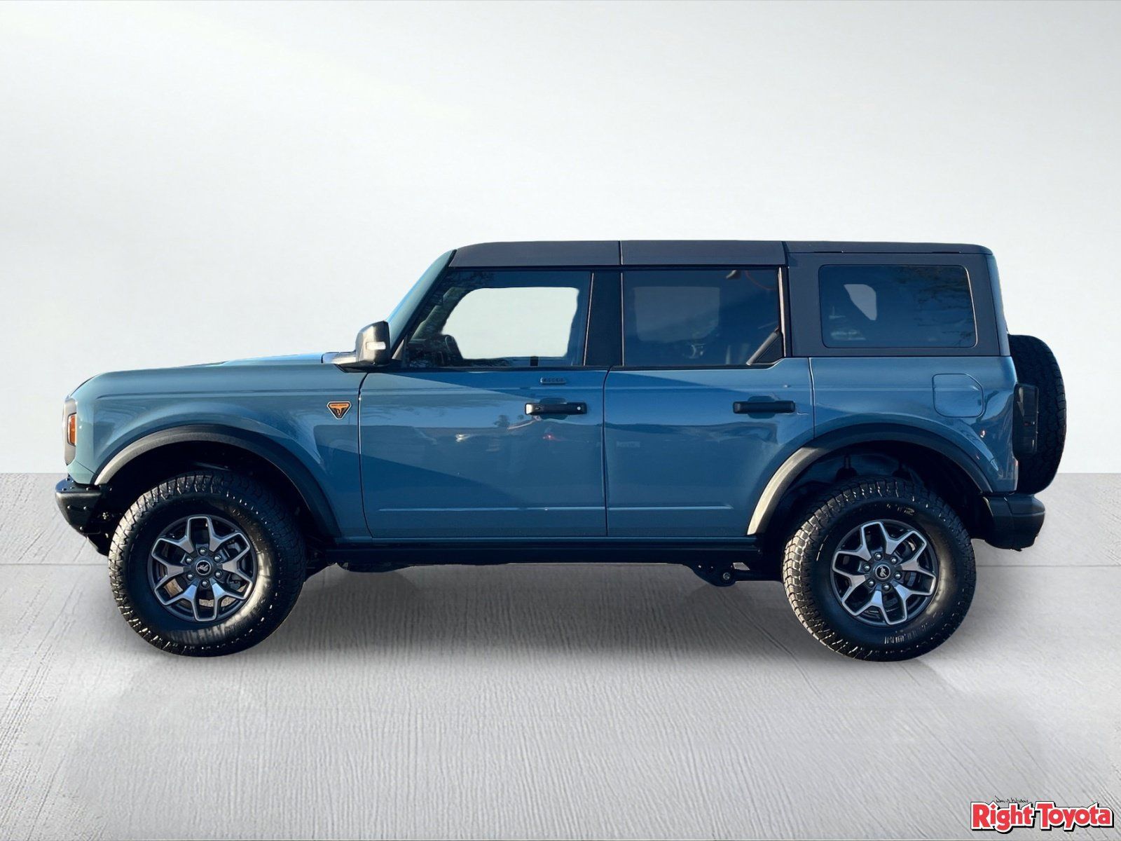 Used 2023 Ford Bronco Badlands AWD/4WD image 3