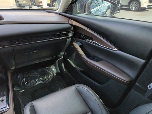 Used 2021 MAZDA CX-30 FWD 2.5 S w/ Premium Package image 17