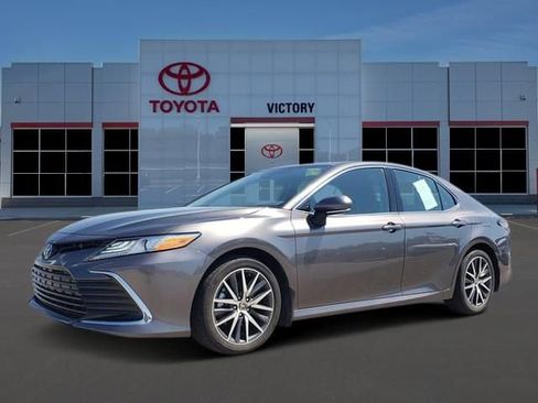 Used 2024 Toyota Camry XLE FWD image 1