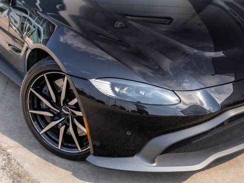 Used 2020 Aston Martin V8 Vantage Coupe RWD image 2