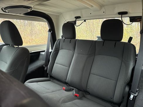 Used 2018 Jeep Wrangler Sport image 32