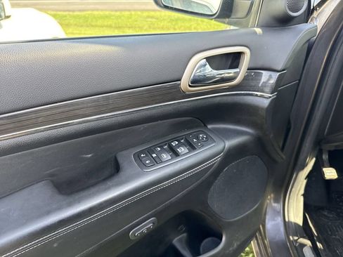 Used 2014 Jeep Grand Cherokee Overland w/ Advanced Technology Group AWD/4WD image 13