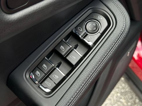 Used 2026 Porsche Macan AWD/4WD image 7
