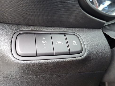 Used 2022 Hyundai Venue SEL image 24