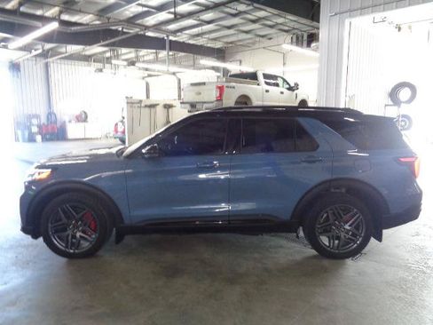 Certified 2025 Ford Explorer ST AWD/4WD image 5