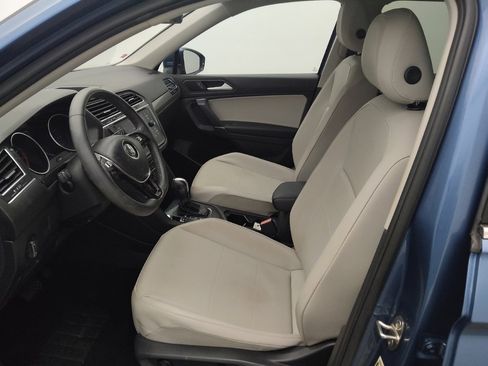 Used 2020 Volkswagen Tiguan SE image 17