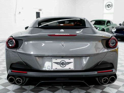 Used 2020 Ferrari Portofino RWD image 9