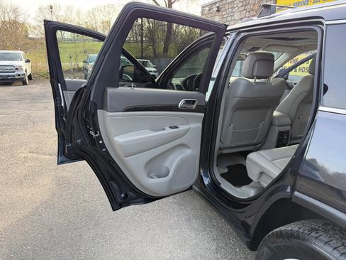 Used 2012 Jeep Grand Cherokee Laredo image 24